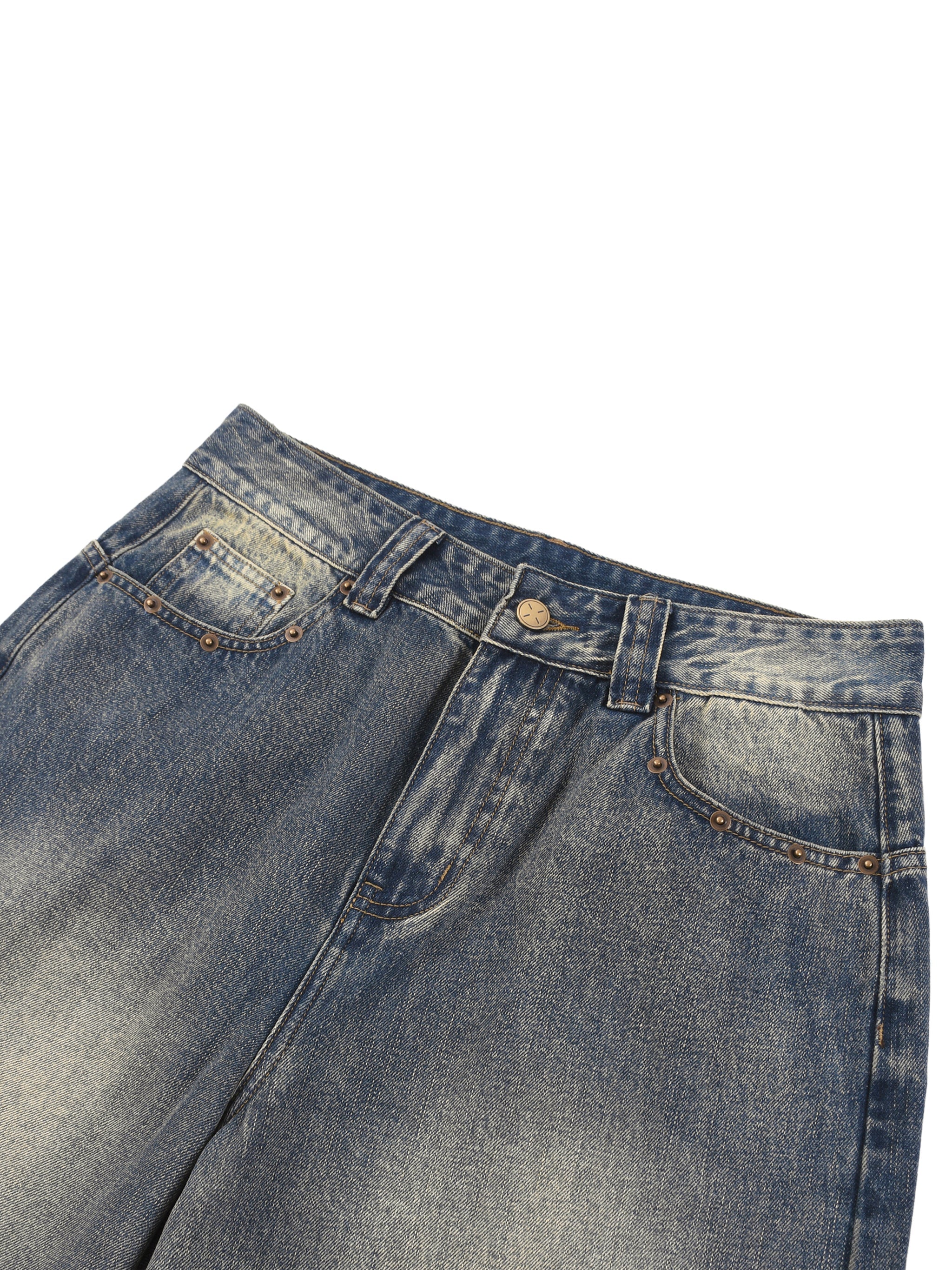 Vintage wash baggy denim shorts with front pockets and faded blue detailing